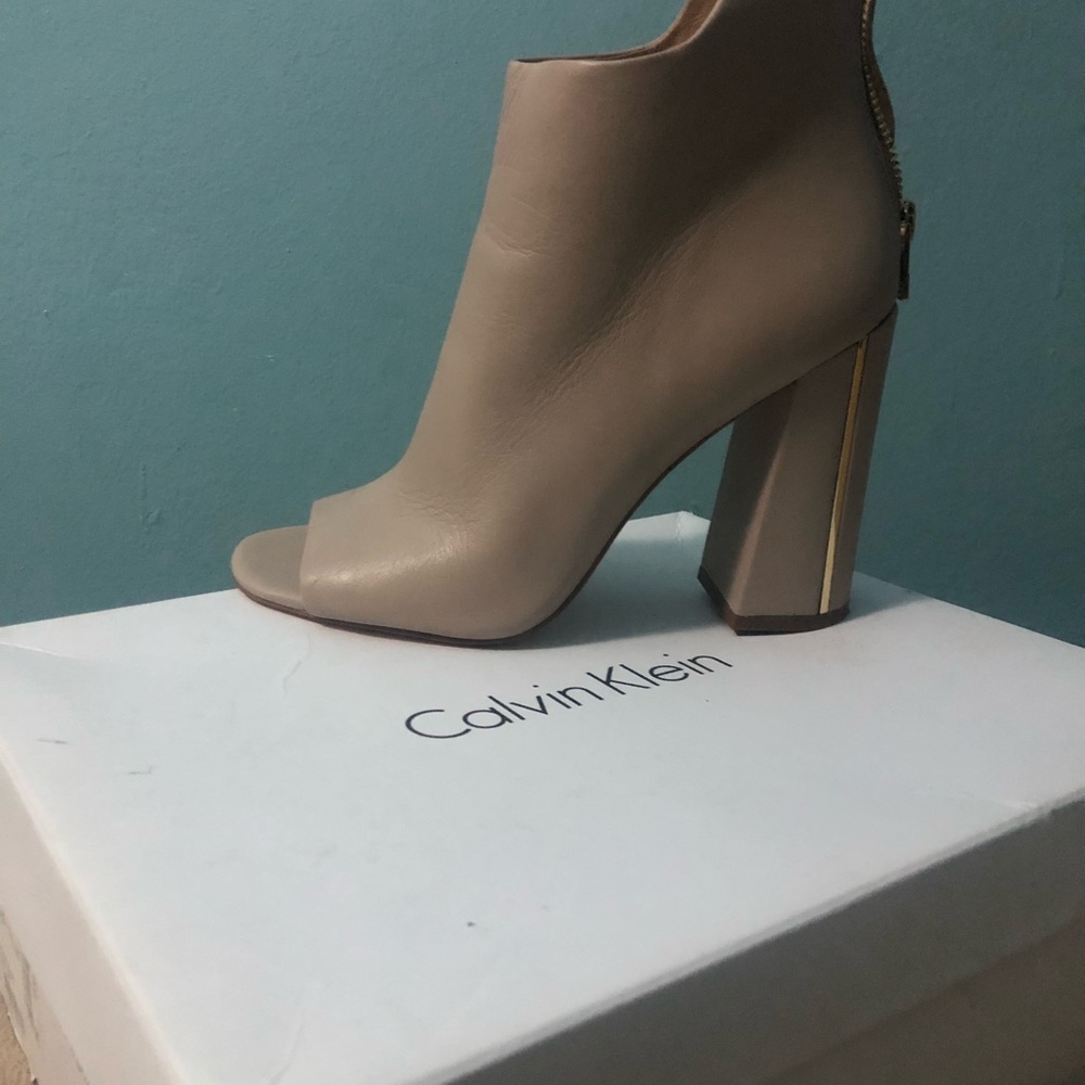 Women’s shoe